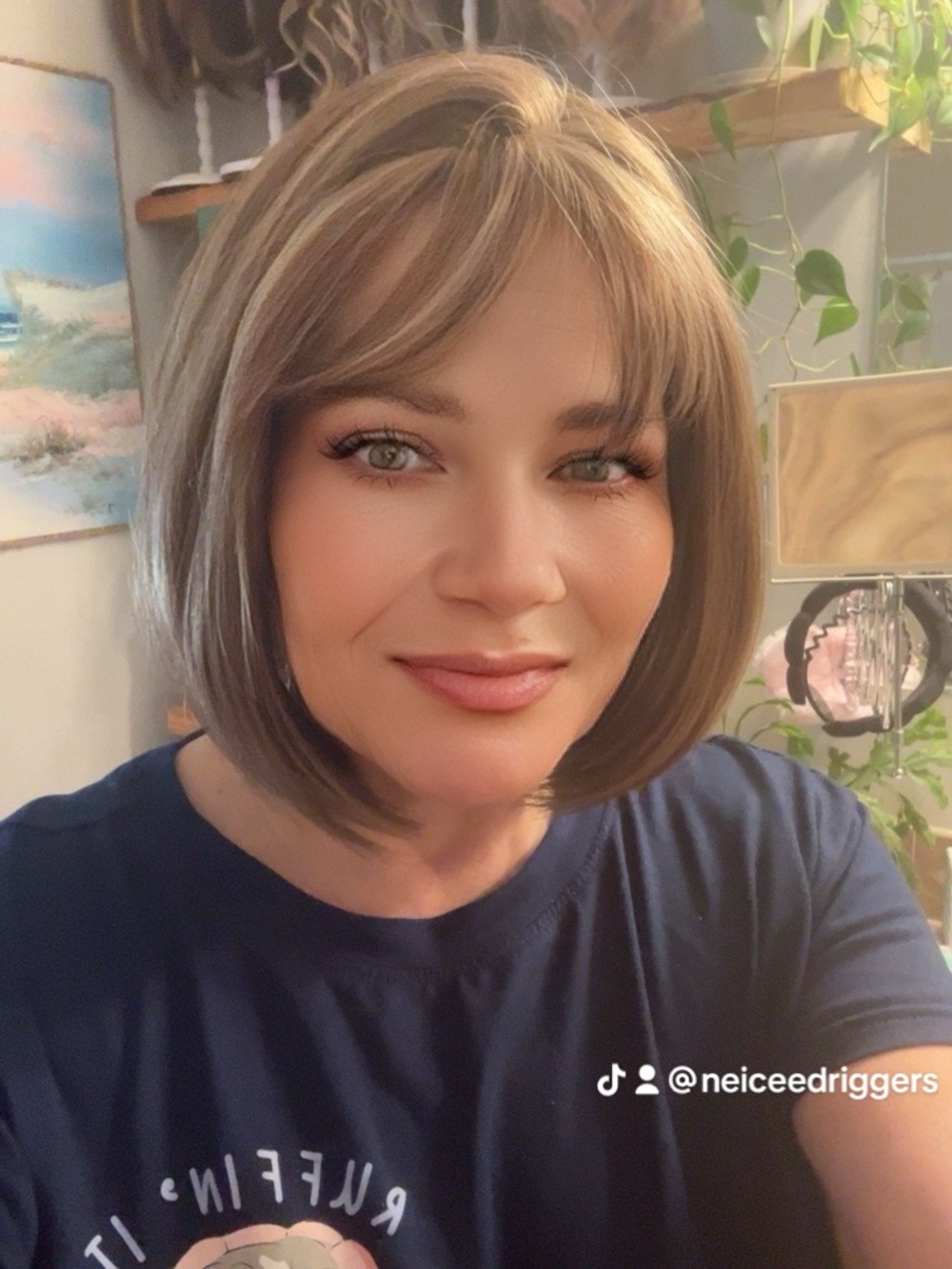 Classic Short Layered Bob Wig in Light Brown with Blonde Highlights